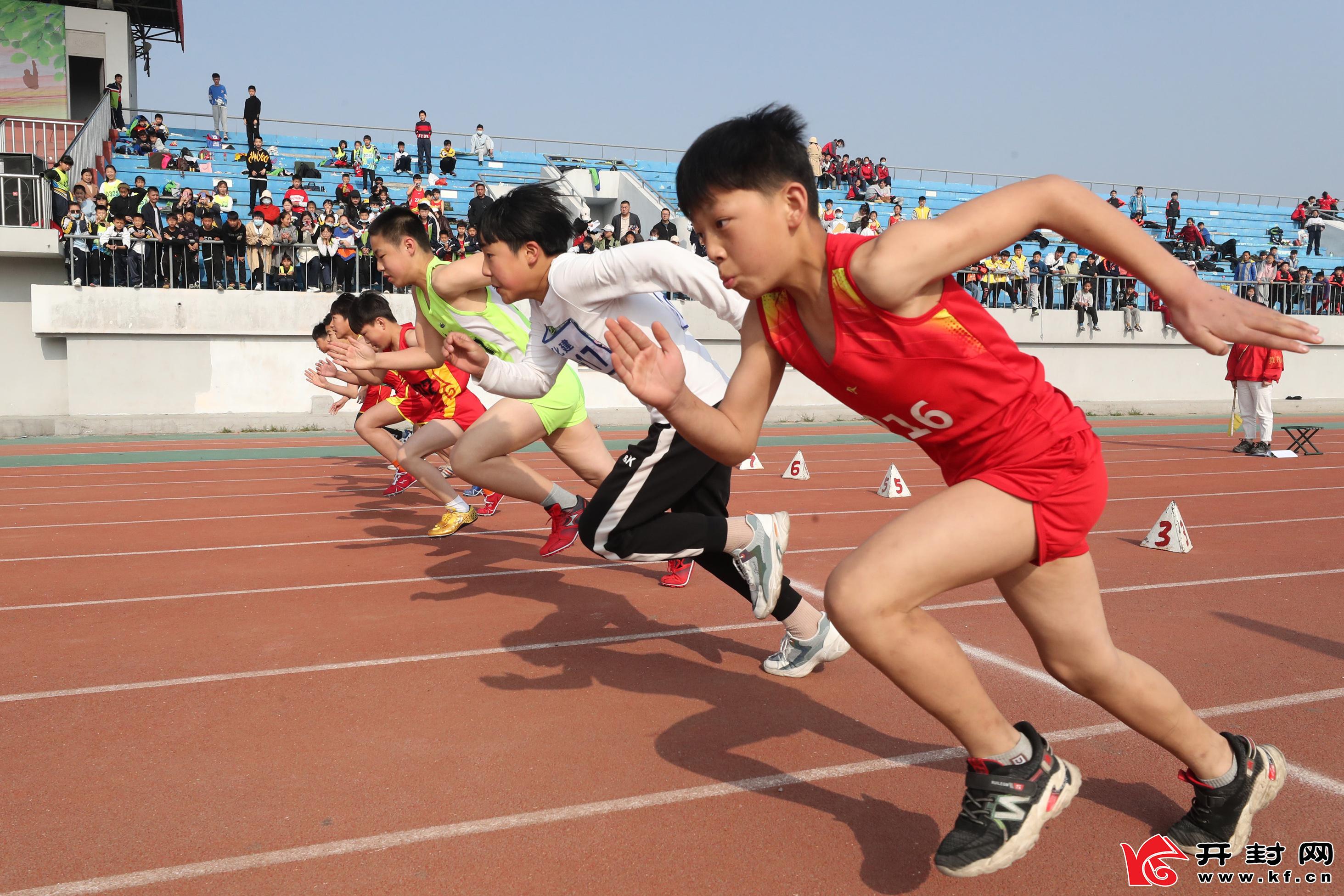 库尔勒市第七幼儿园举办“悦动红潮”运动会